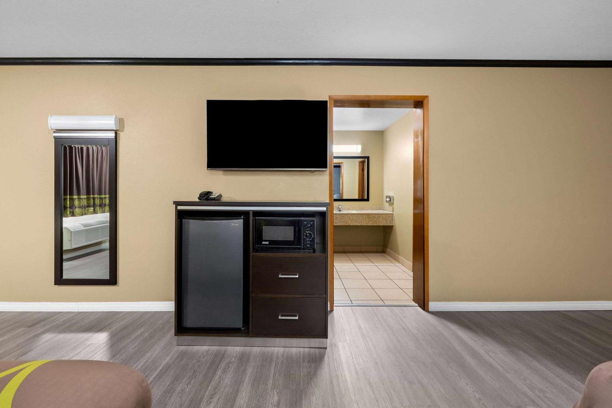 Super 8 By Wyndham Crescent City Exterior foto
