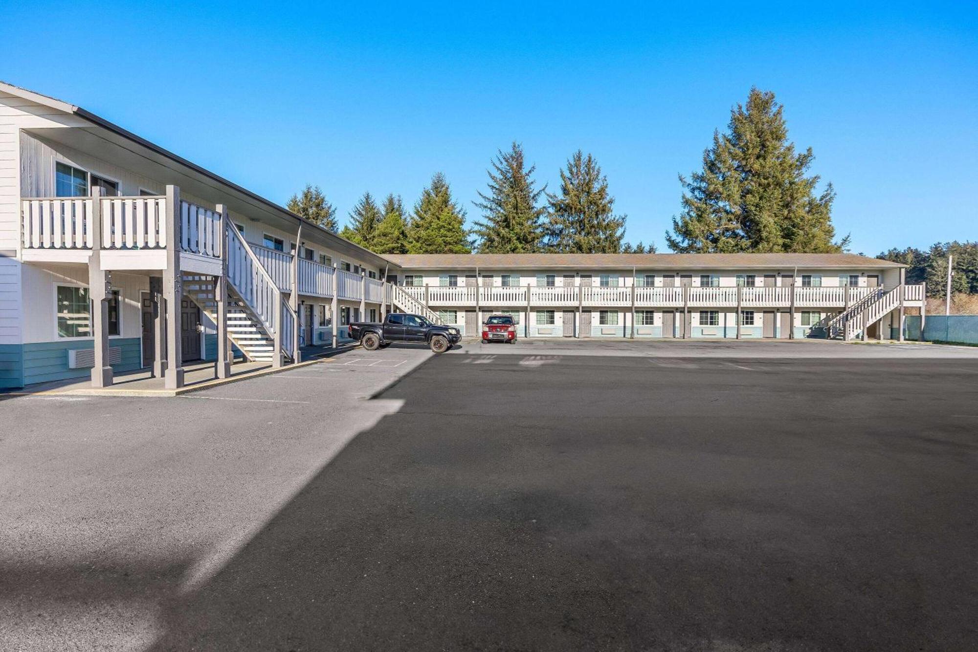 Super 8 By Wyndham Crescent City Exterior foto