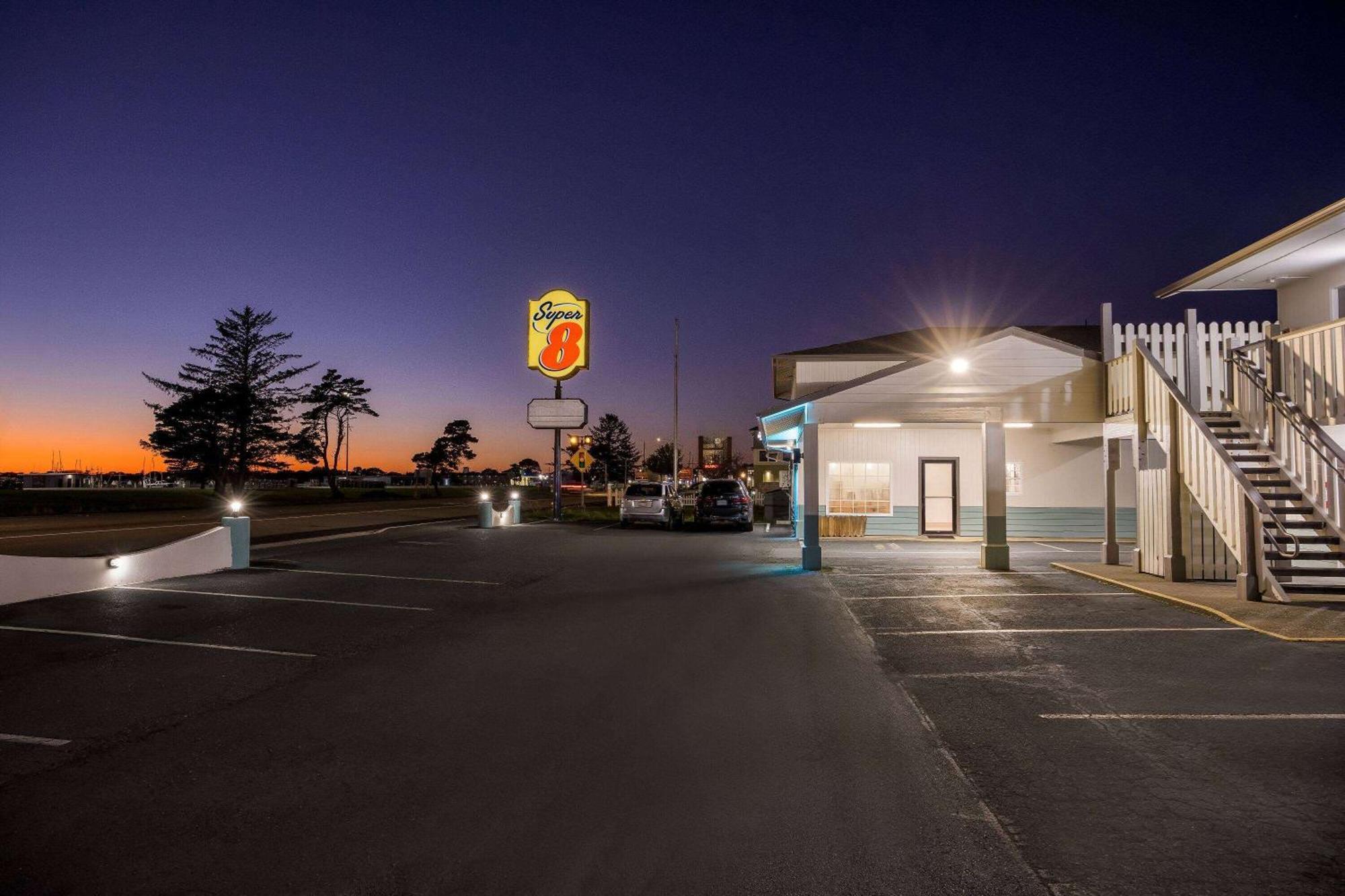 Super 8 By Wyndham Crescent City Exterior foto