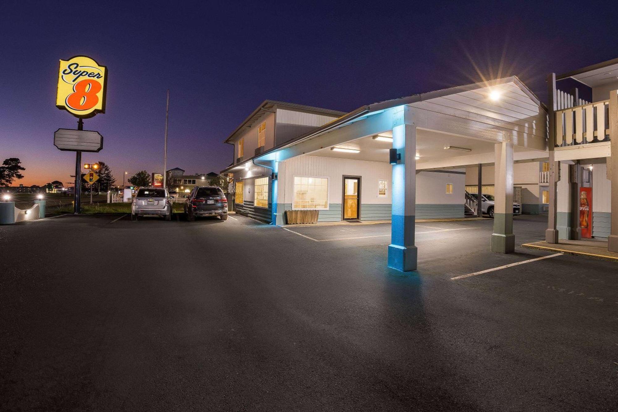 Super 8 By Wyndham Crescent City Exterior foto